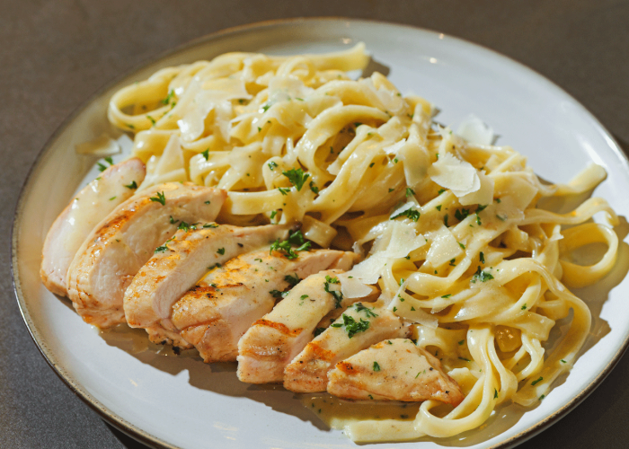 FETTUCCINE-ALFREDO-